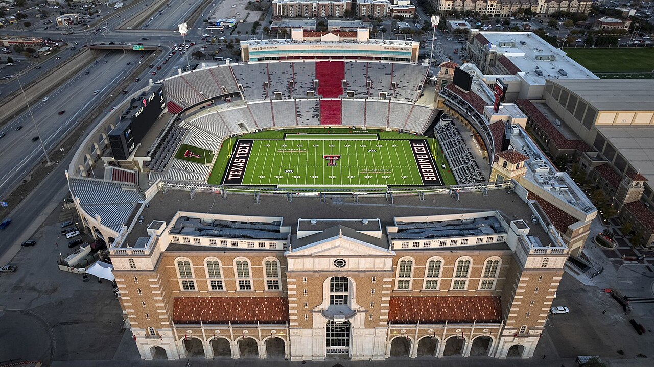 NCAA BETTING SHOCKER: Star QB's $100K Gamble Could CRUSH College Sports!