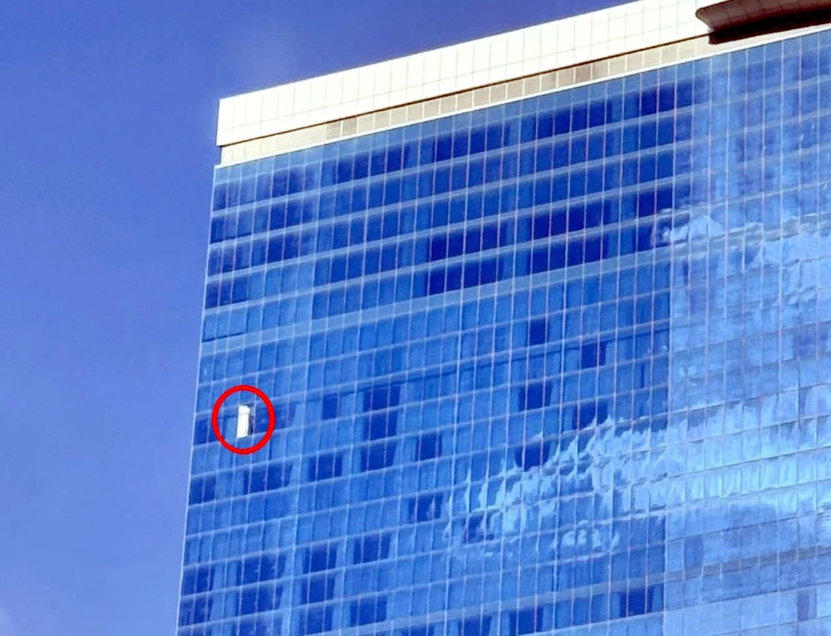 Fontainebleau SHOCKER: Glass FALLS! Vegas Strip Hazard REVEALED!