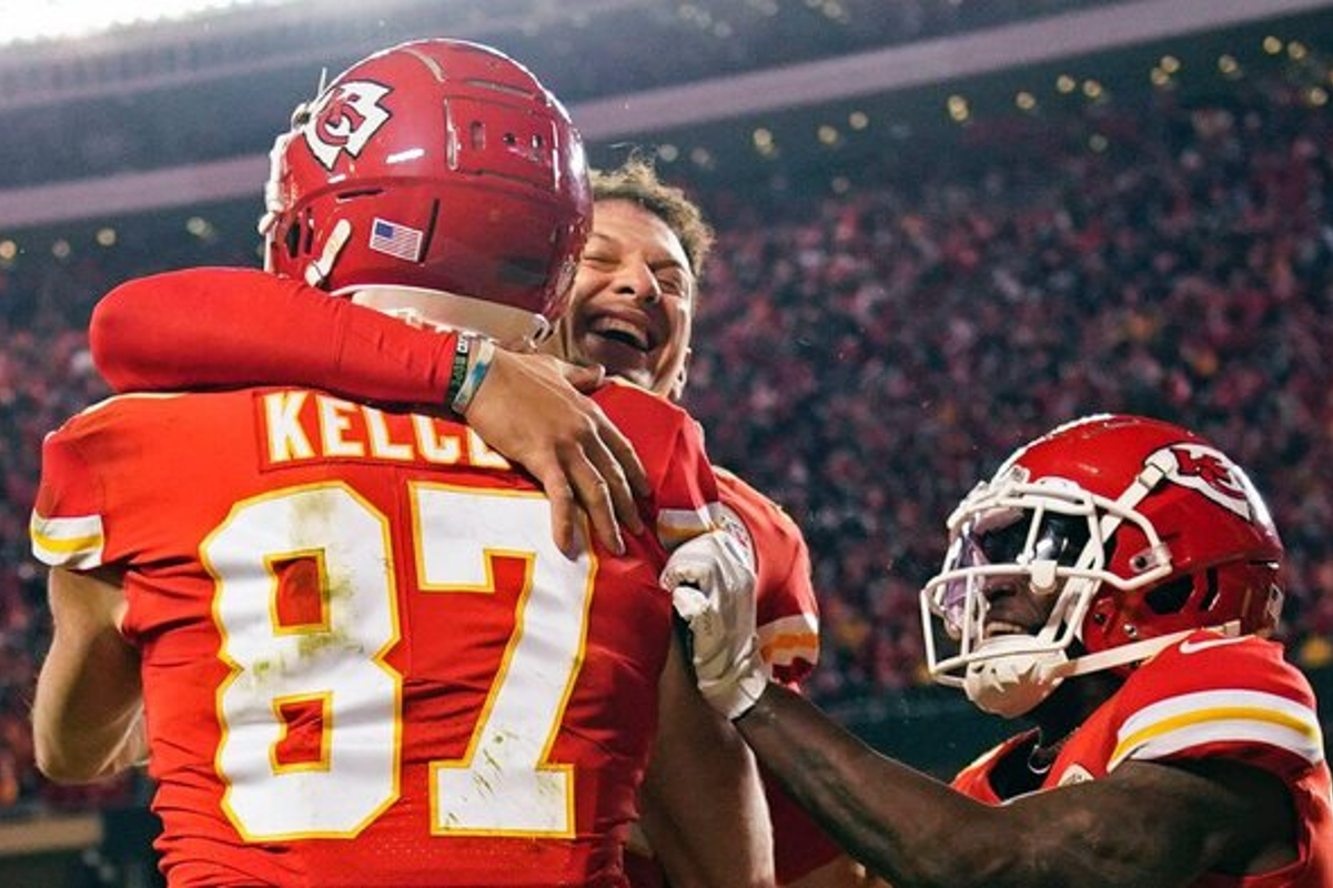 Chiefs' SHOCKING Receiver Hunt: $250 Million Bet on Mahomes' Arm?